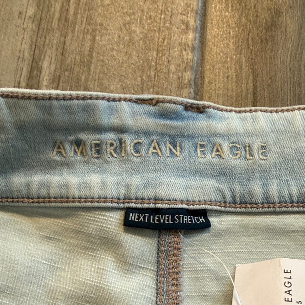 American Eagle Outfitters Light Wash Jean Shorts - Picture 2 of 6